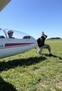 Dave L connects the tow rope to the L-23 for a solo flight by Will M.